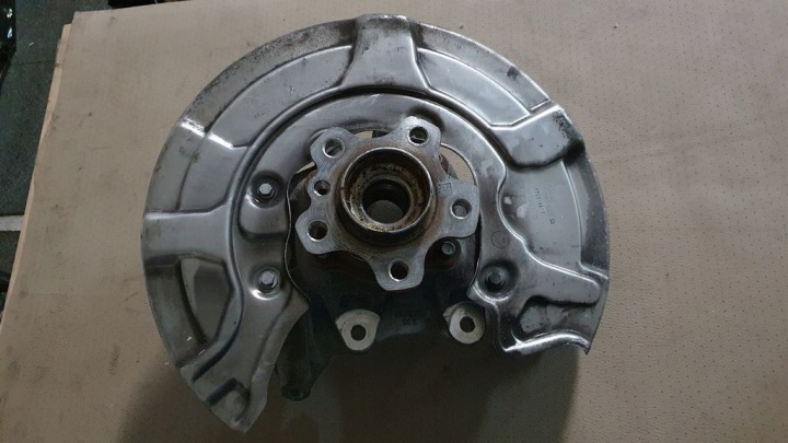 glavčina stražnji dio lijevi BMW G30 G11 6861135 621654 KPL