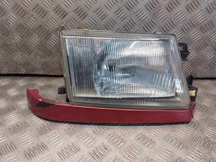 light REFLEKTOR right front + moulding SUBARU FORESTER and