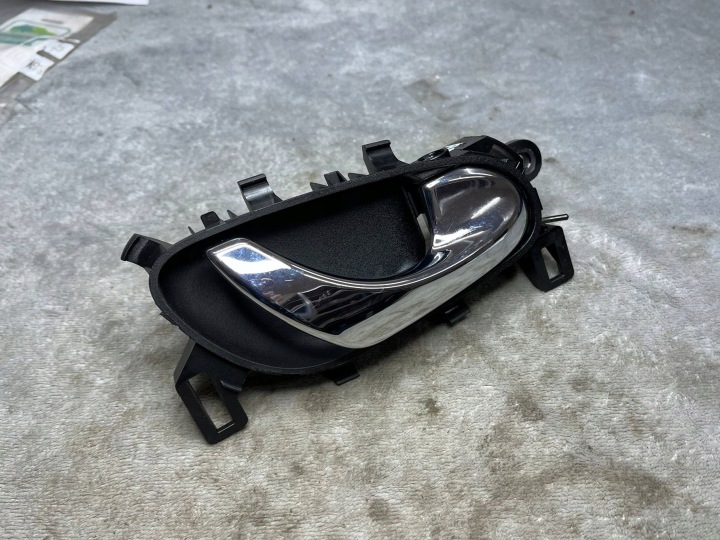 WEWNETRZKA kvaka vrata Nissan QASHQAI 14-17 OE 806704EA1A OE !J