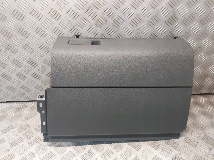 passenger compartment of the passenger VOLKSWAGEN TOURAN and 1T1857097 1T1857101A