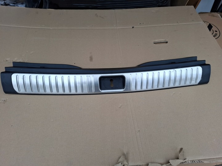 RIVESTIMENTO posteriore MINIGONNE PORTELLONE COFANO POSTERIORE 85770-D9500 CHROM KIA SPORTAGE IV