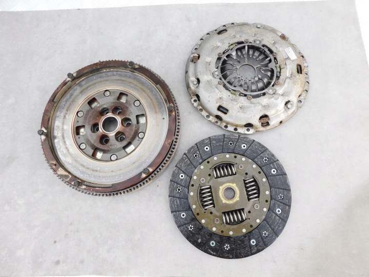 Volkswagen clutch komplet dwumas + disc + pressure plate oryg BDB 05E141015E