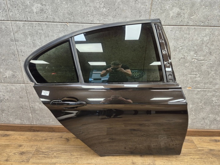 BMW F30 F31 dveře pravý záď zadní kompletní ORI lak X02 CITRINSCHWARZ
