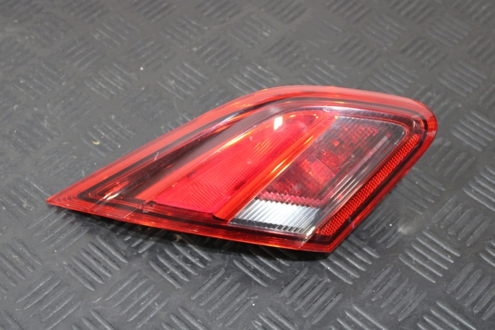 svetlo kapoty kufra 39012623 OPEL CORSA E