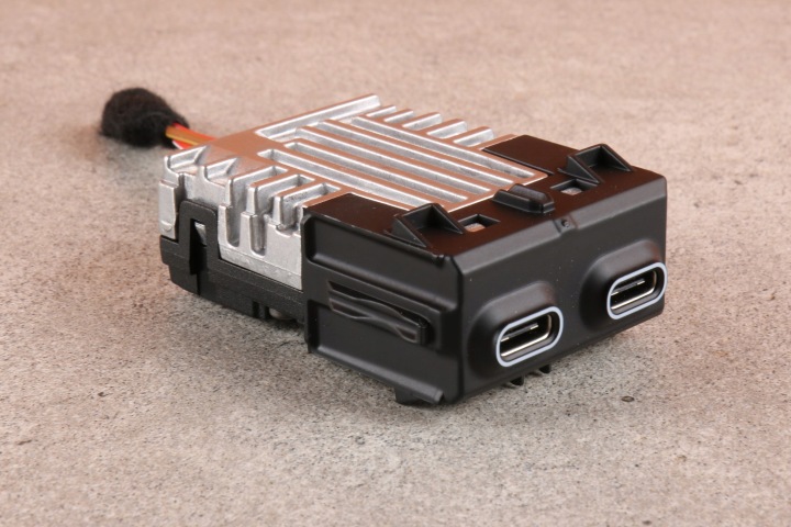 BMW G60 G61 M5 G90 G99 X3 G45 PODWOJNE Adattatore ZLACZE PORT USB DUAL 5B51C73