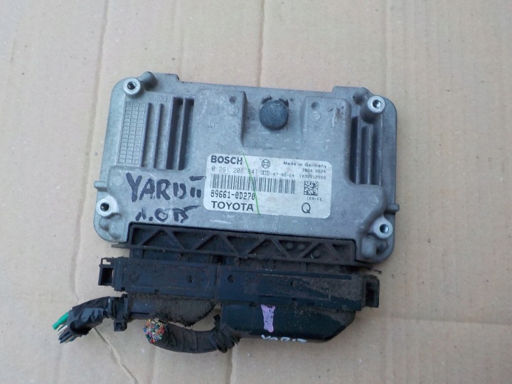 Bedienteil DES MOTORS toyota yaris II 1,0 VVTI 89661-0D270