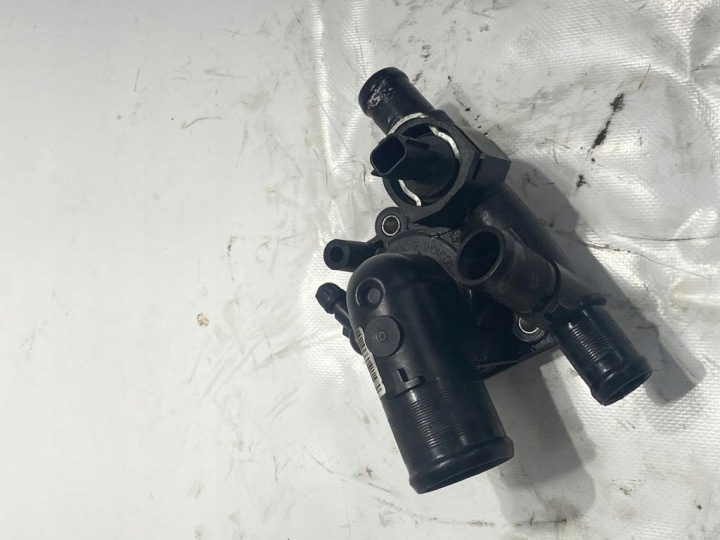 thermostat housing 2.0 DCI 8200907234 RENAULT SCENIC II 8200907234D