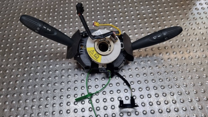 ovladanie páčky pod volant a ovládání kroužek 07354736590 FORD KA MK2
