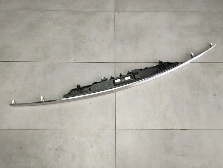 BMW 7 G11 moulding CHROM rear part OSWIETLENIE signs 7357105