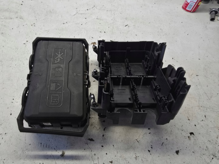 OPEL INSIGNIA B II Skrinka Obal poistiek BSI 39116626 DGM 1.6 CDTI