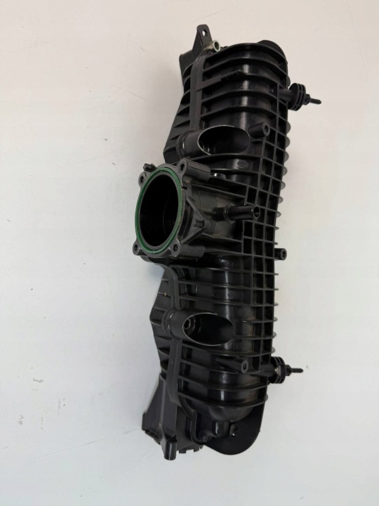 Volvo V60 II T8 2022 intake manifold 32257808