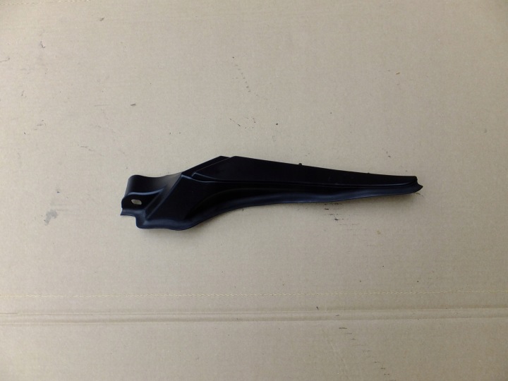 kryt roh pod oknem pravý renault megane III 2010r 668620007R