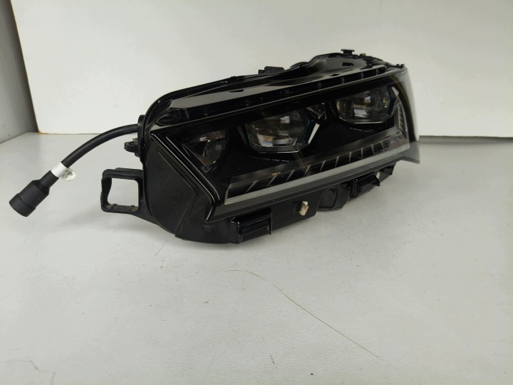 light left REFLEKTOR SKODA SUPERB IV 4 3P 3P0 23- FULL LED