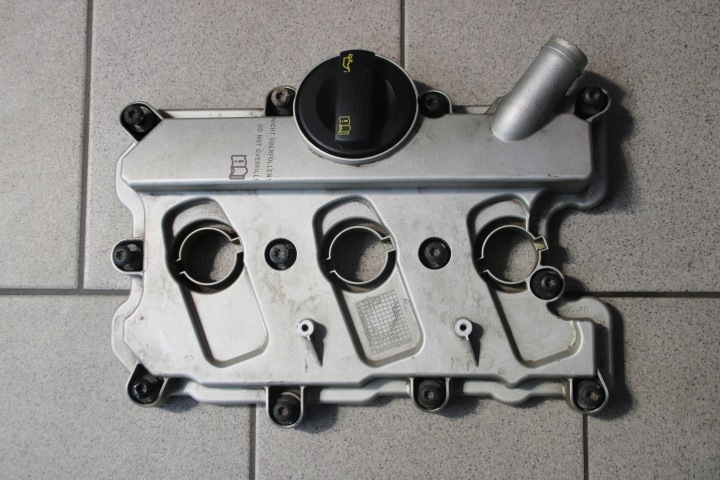 AUDI A4 A6 A8 3,0 TFSI COPERCHIO PUNTERIE 06E103471S