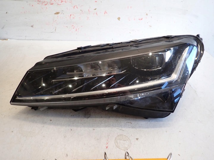 Feux phare Avant Avant Gauche SKODA SUPERB III LIFT 2019- FULL LED 3V1941015D