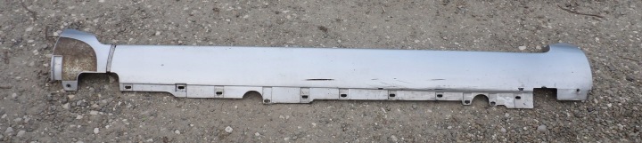 AUDI A8 D3 lišta Prahová pravá LY7W
