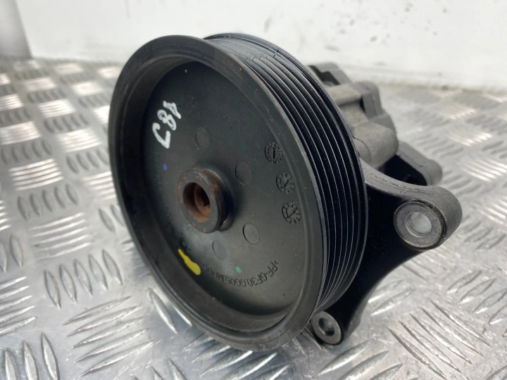 Mercedes C W204 W212 Pompe direction assistée A0064667601 Essence