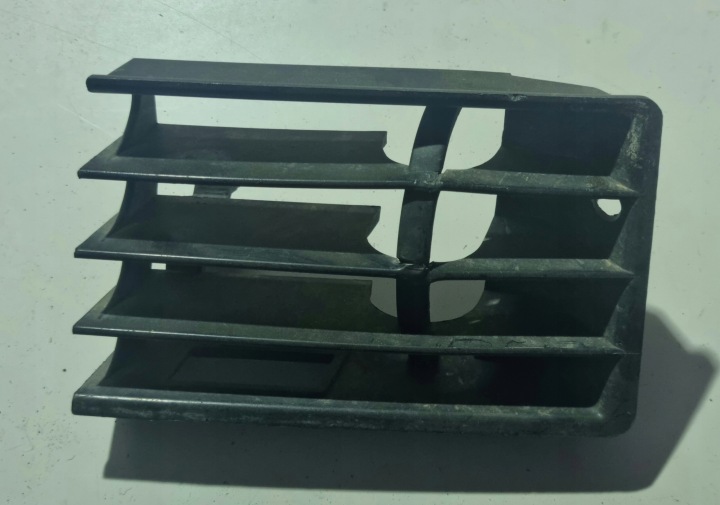 AUDI 100 C4 mřížka nárazníku pravý předek 4A0853684