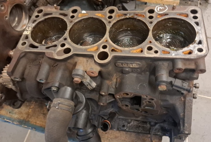 VW SEAT SKODA AUDI 2.0 TFSI BGB BLOK DOL Motore pistoni ALBERO MOTORE