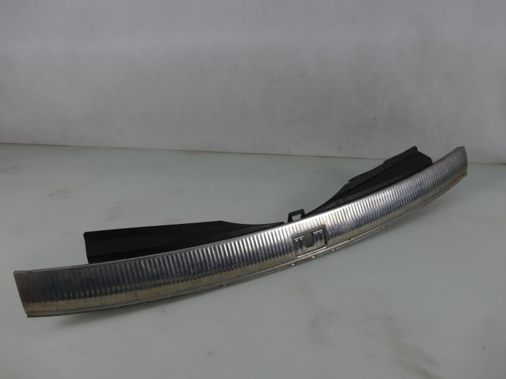 AUDI Q7 4L cover of the threshold supports of a lock rear part moulding CHROM