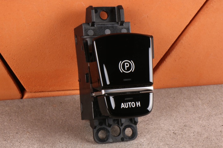 BMW 5 G30 G31 X3 G01 X4 G02 tlačítko brzdy POSTOJOWEGO AUTO HOLD 5A403D5