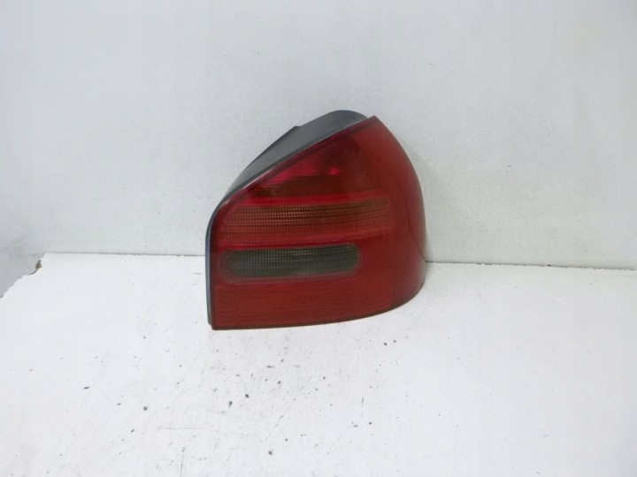 LICHT HINTEN AUDI A3 8L HB 1998R.