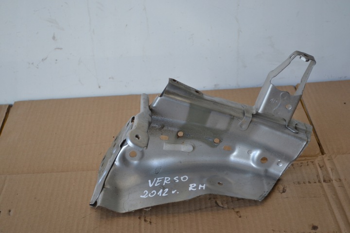 fartuch vorne rechts TOYOTA VERSO 09-18r 1H2