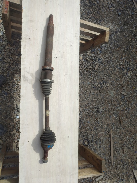 poluosovina desni prednji dio desna prednja FORD B-MAX 1.0 100KM CV17-3B436-BD
