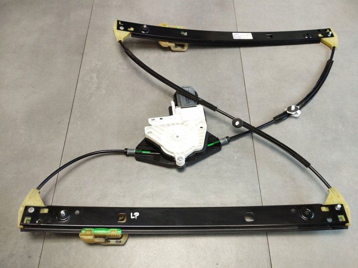Audi A8 D4 4H Gestänge Fenster links vorne 4H0837461B