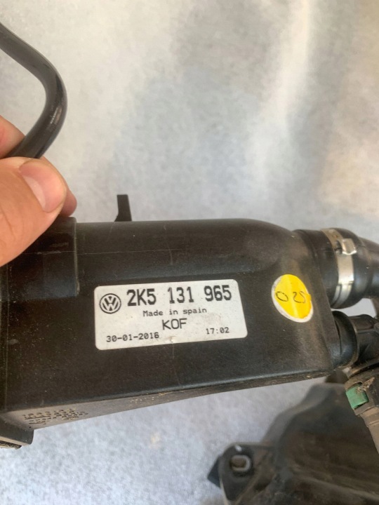 Volkswagen OE 2K5131877A tanque AdBlue 10