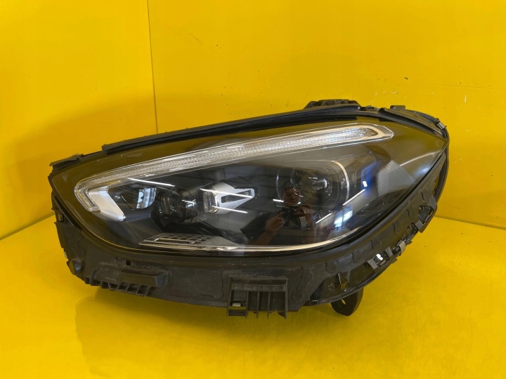 light left Mercedes C-Klasa W206 A2069065304 Digital Light