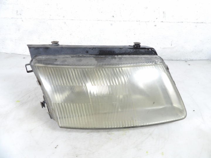 VW PASSAT B5 REFLEKTOR rechts 147426-00