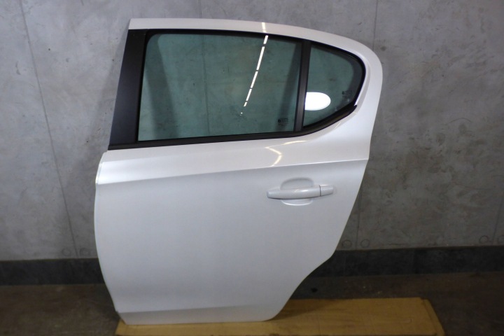 Opel Corsa E 5D dveře levé záď oryg.lakier 242A