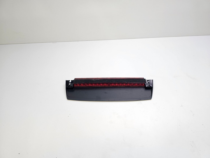light STOP TRZECIE AUDI A4 B9 sedan 8W5945097