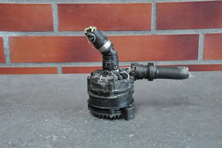 zusätzliche Wasserpumpe BMW 5 i5 G60 G61 5A33F22