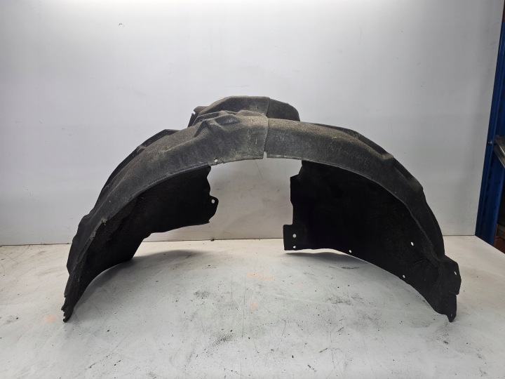 podblatník pravý předek AUDI A4 B9 8W0821172 MATERIALOWE