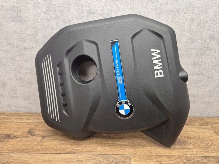BMW F30 330e Coperchio superiore motore copertura GREMBIALINA superiore B48 2.0i 8604836