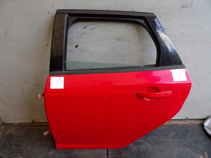 Ford Focus MK3 dvere zadné Ľavé lak. CB kombi