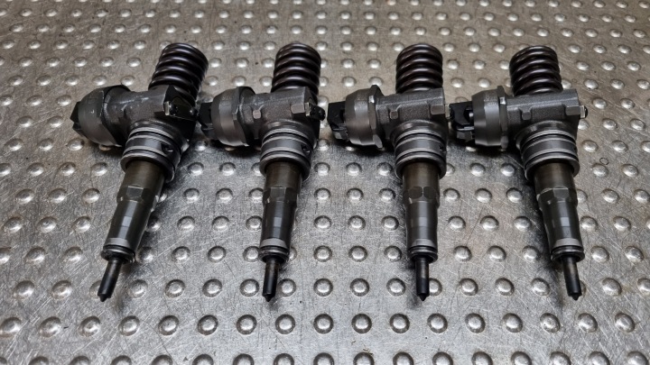 Injecteur Injecteur 038130073BQ VW PASSAT B6 GOLF V OCTAVIA II A3 8P 2.0 TDI