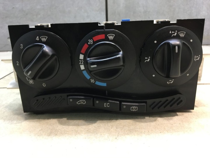 PANEL Bouches buses Climatisateur air conditionné MERCEDES W168 1.6 1688300485