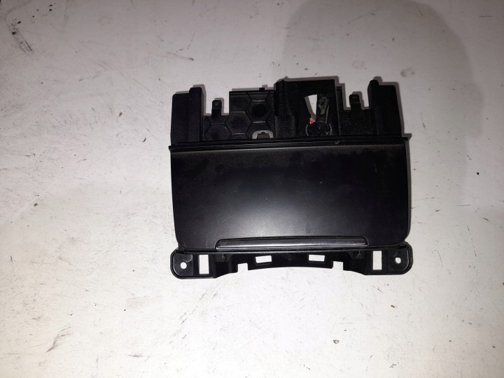 A4 B8 S4 A5 pepeljara pretinac suvozača prednji dio 8K0857951