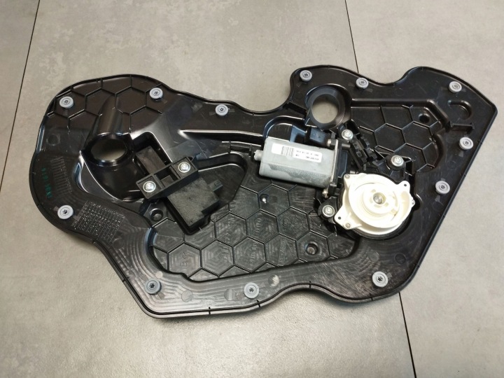 Audi A8 S8 D4 4H DOCIAG mini motor door right rear part 4F0837060
