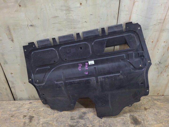 cover below engine Volkswagen CrossPolo 5 2014 6RO825235A