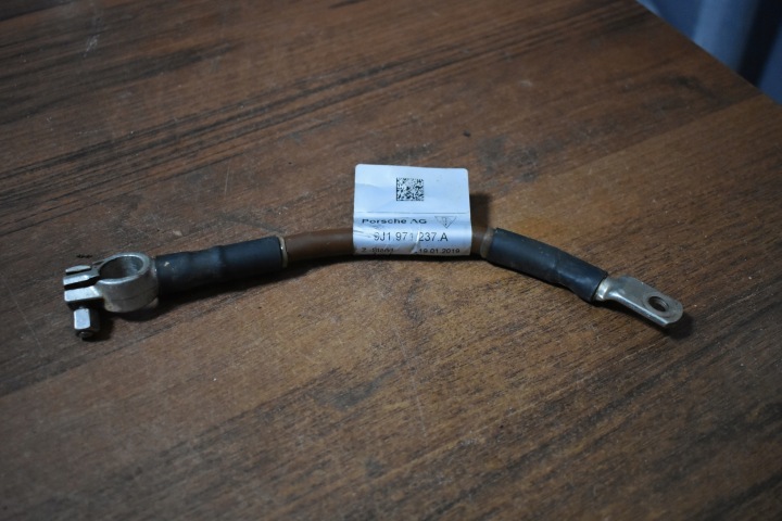 IDEALNA BORNE CABLE PÔLE NÉGATIF PORSCHE TAYCAN 1