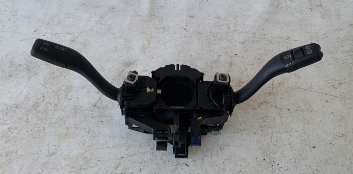 # páčky pod volant a ovládání AUDI A3 8P 8P0907137BJ