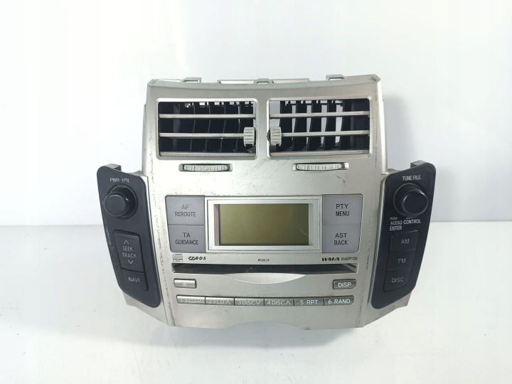Toyota Yaris 2 II 05-12 RADIO ORYGINALNE CD KRATKI des lüfters OE 86120-0D210
