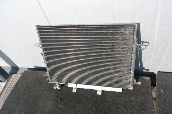 RADIATORE / RAFFREDDATORE KLIMY OM648 2.7 3.2 CDI MERCEDES W211