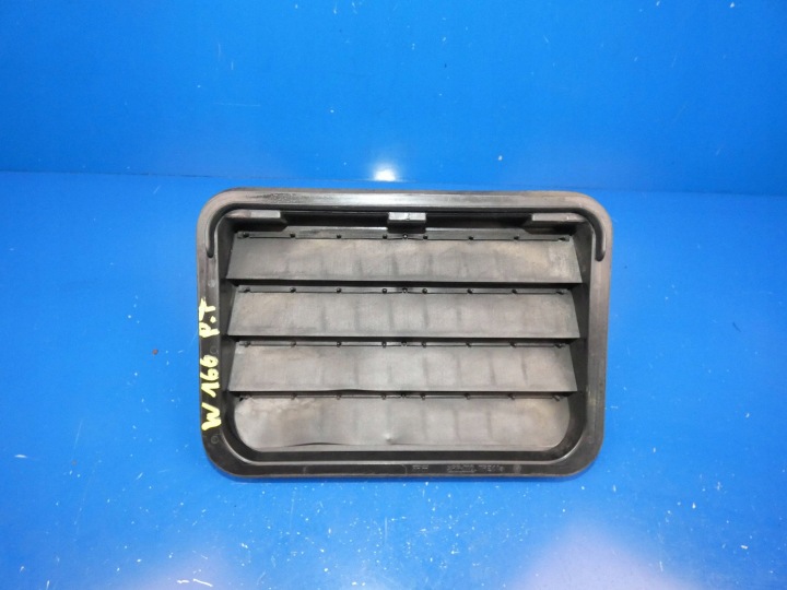 MERCEDES ML W166 GLE grid WENTYLACYJNA boot right rear part
