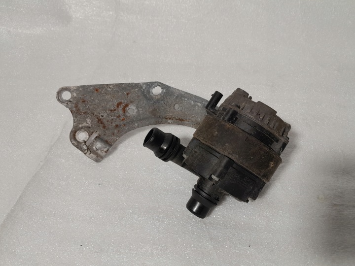 BMW G07 X7 zusätzliche Wasserpumpe 6834936
