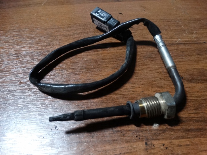 IDEALNY SENSOR TEMP GASE AUDI Q7 Q8 A8 A6 A7 1